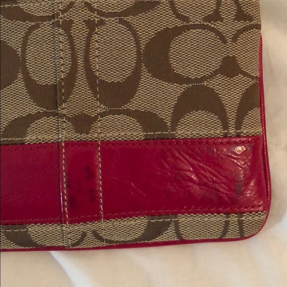 Gently used coach wristlet! - Picture 4 of 5